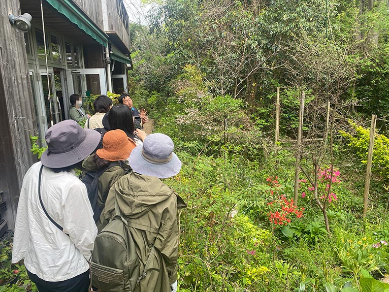 2025年4月20日現地集合！JGNナーセリーツアー『川原田邦彦さんの確実園園芸場でフジを楽しむ』を終えて園内見学スタート