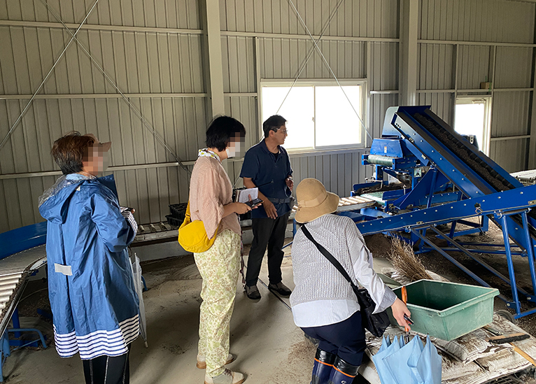 2025年6月14日現地集合！JGNナーセリーツアー『はるはなファーム見学と植物苗ショッピング』を終えて　生産現場ならではの機械を見学